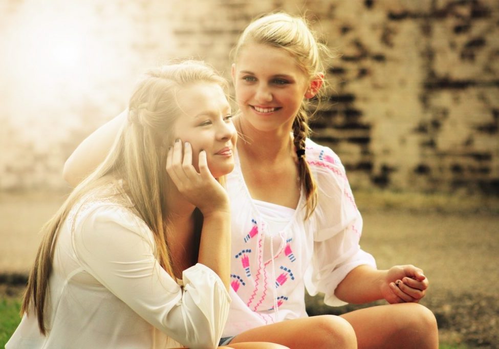blond-friends-people-55811 blond-friends-people-55811